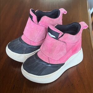Sorrel Kids Pink and Black boot